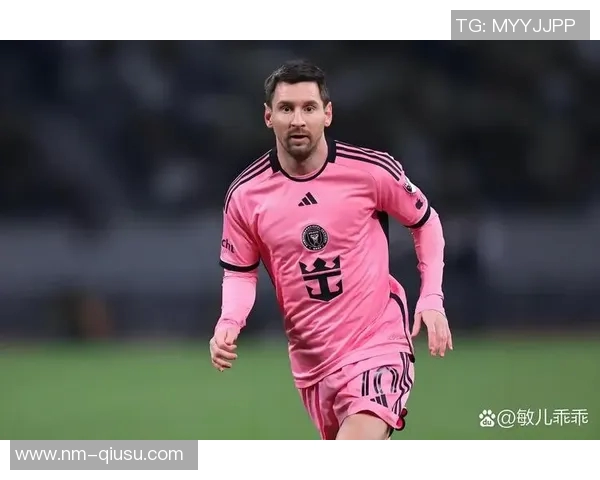 满身纹身的足球巨星展现个性风采诠释绿茵场上的力量与艺术 满身纹身的足球巨星展现个性风采诠释绿茵场上的力量与艺术